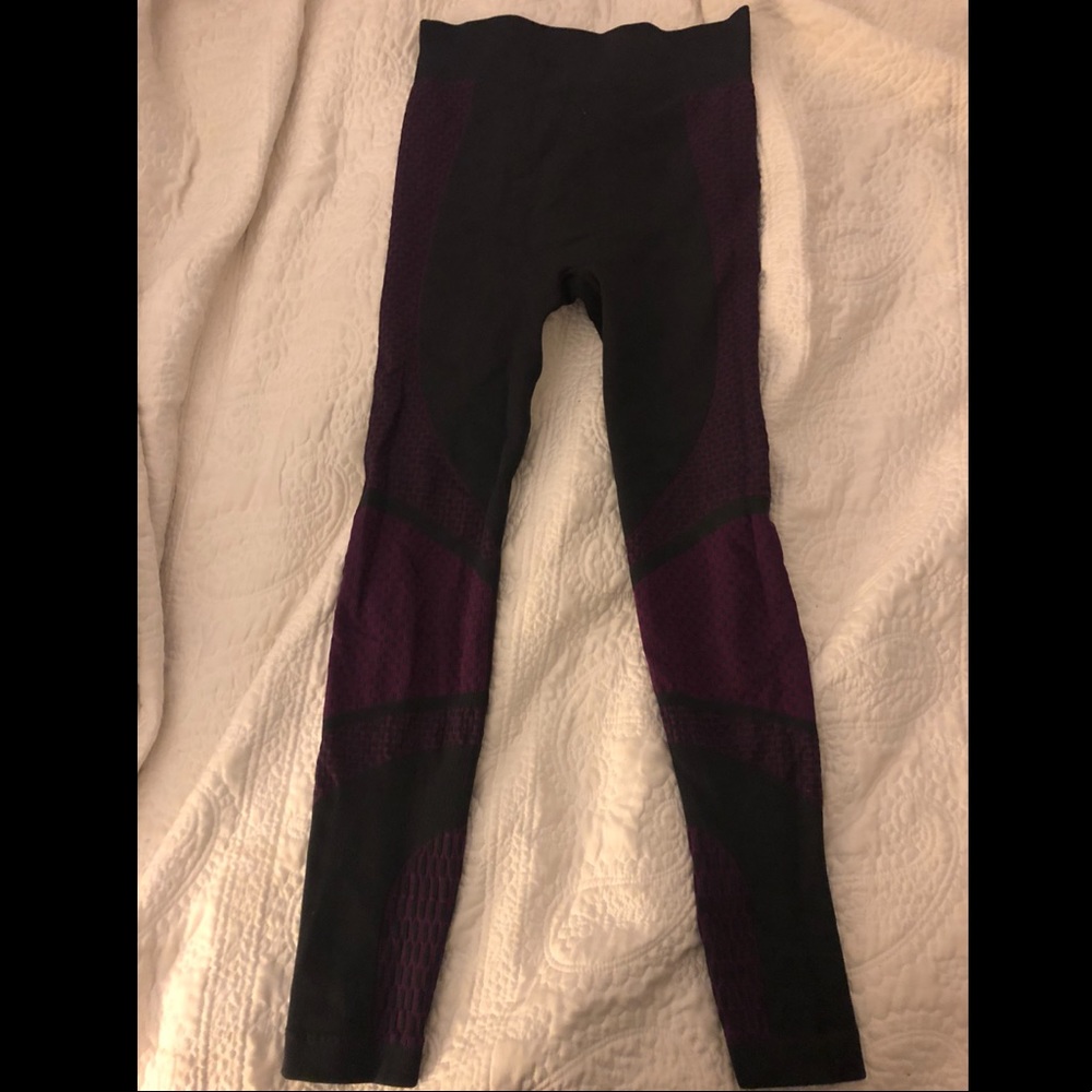 LuLuLemon grey/purple yoga pants 28”Size 8